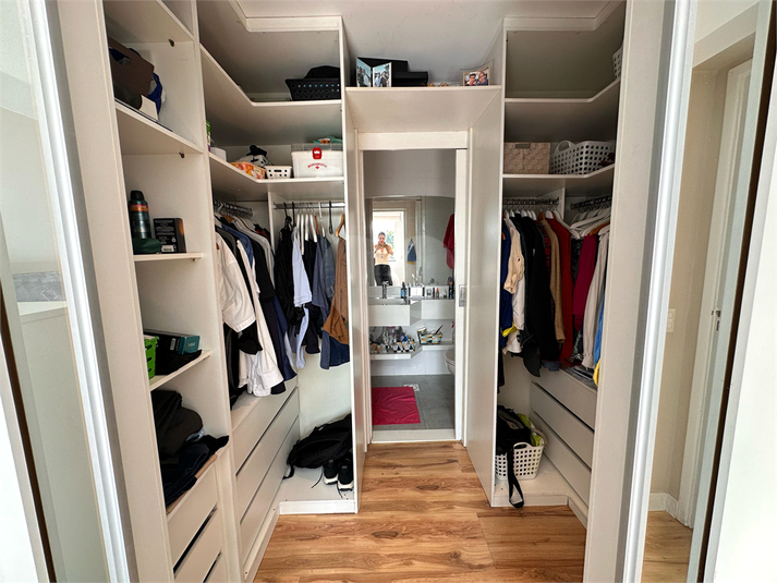 closet suite