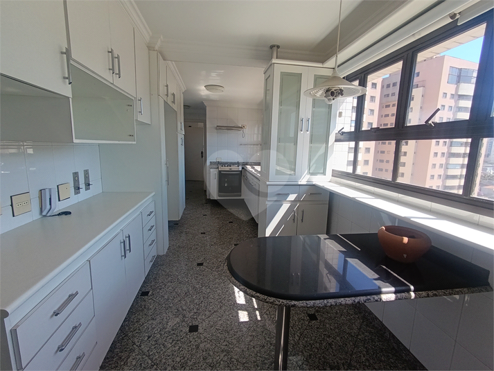 Ampla cozinha com Vista