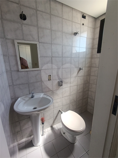 Banheiro do quarto dos fundos