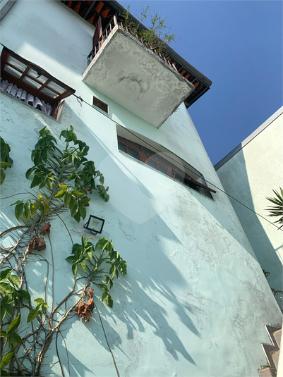 fachada casa fundos 