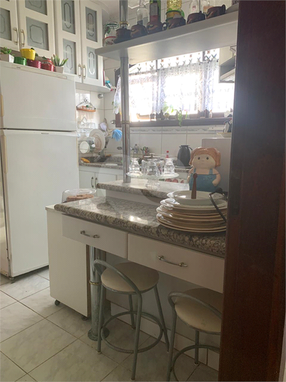 Cozinha com armários