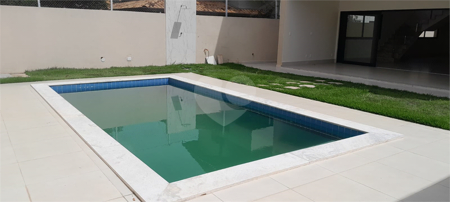 Foto REO1074748