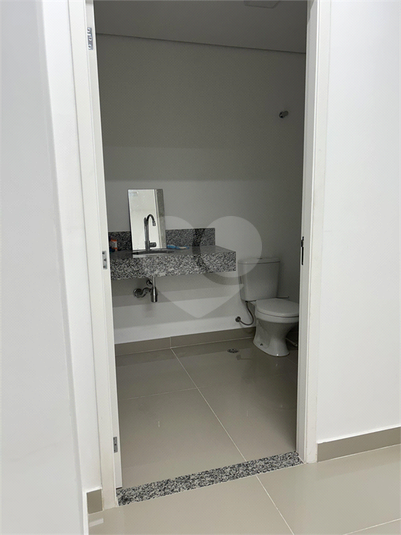 Sala com Banheiro Privativo - Mezanino Anterior