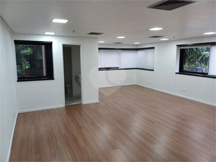 Foto REO1080310