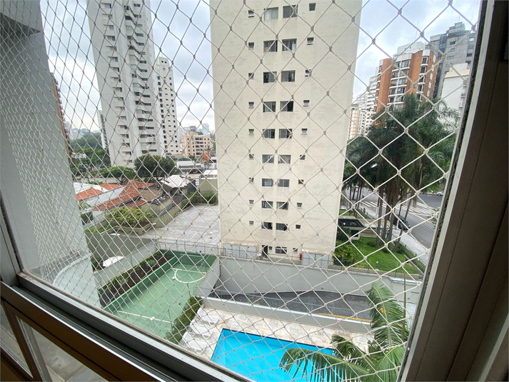 Foto REO1080609