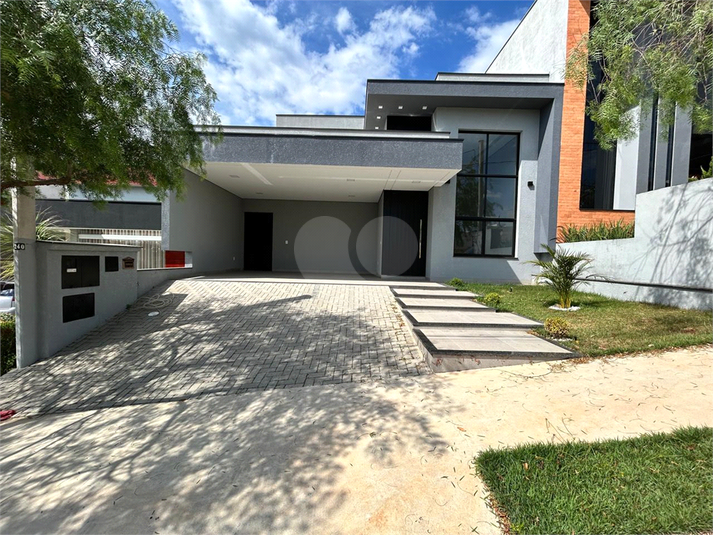 Foto REO1080831