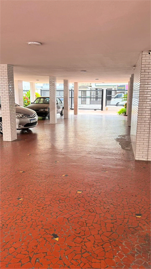 Garagem para 2 vagas e mais moto