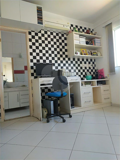 Foto REO1081011
