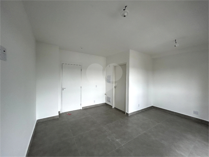 Sala porta fechada