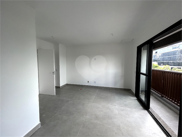 Sala com Porta Aberta para o Terraço