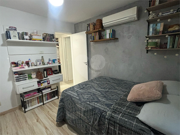 Foto REO1085031