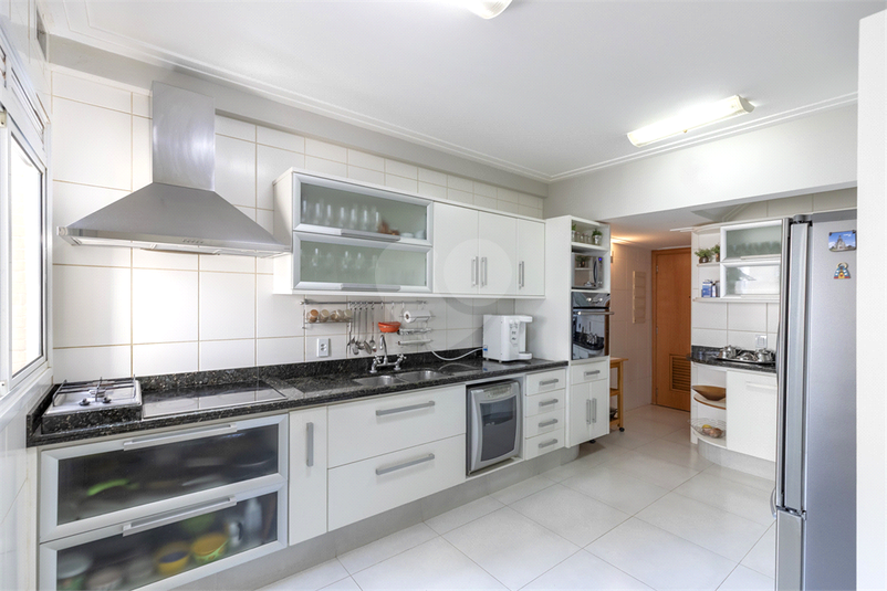 Cozinha com armários