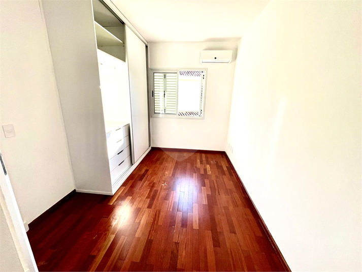 Foto REO1090070