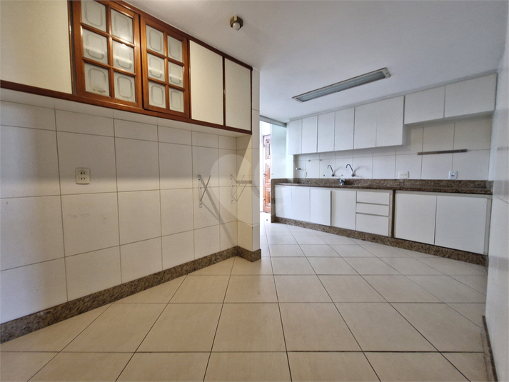 Foto REO1093943