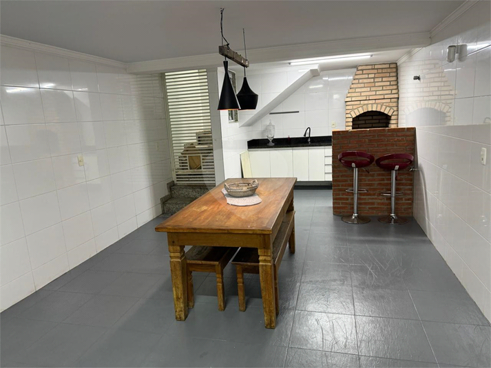 Churrasqueira/garagem