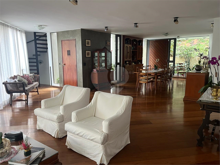 Foto REO1096041