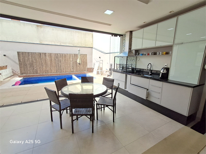 Foto REO1096166