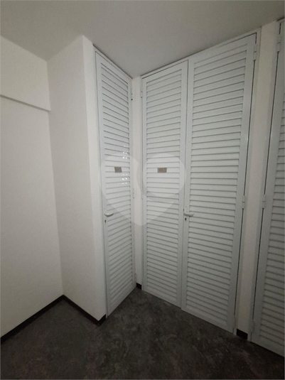 Foto REO1096201