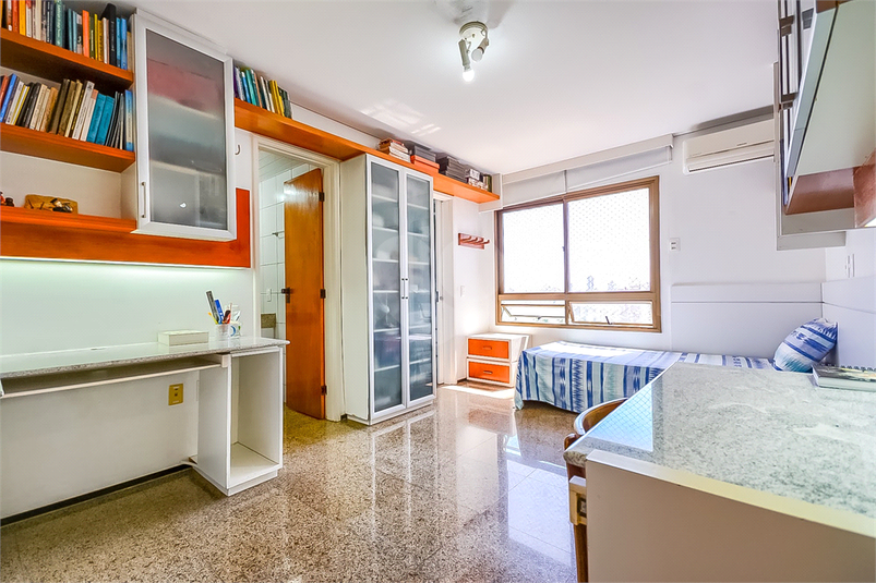 Foto REO1096376