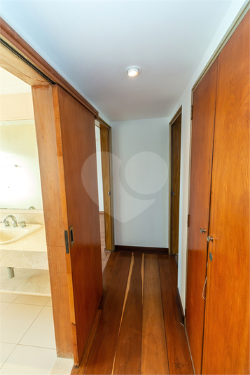 Foto REO1096741