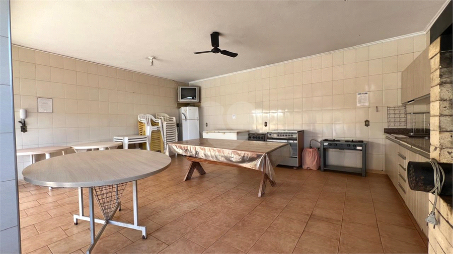 Churrasqueira e espaço de lazer 