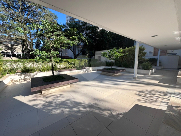 Foto REO1097855