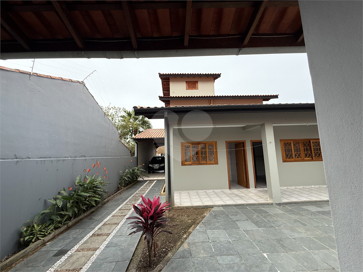 Foto REO1098201