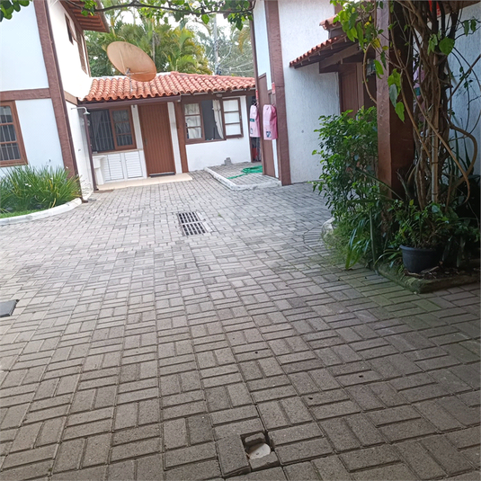 Foto REO1098286