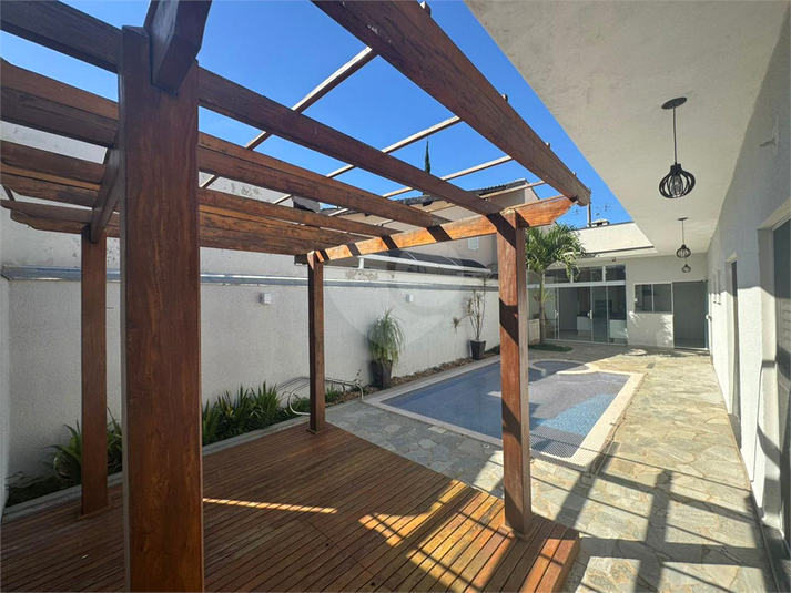 Foto REO1098339