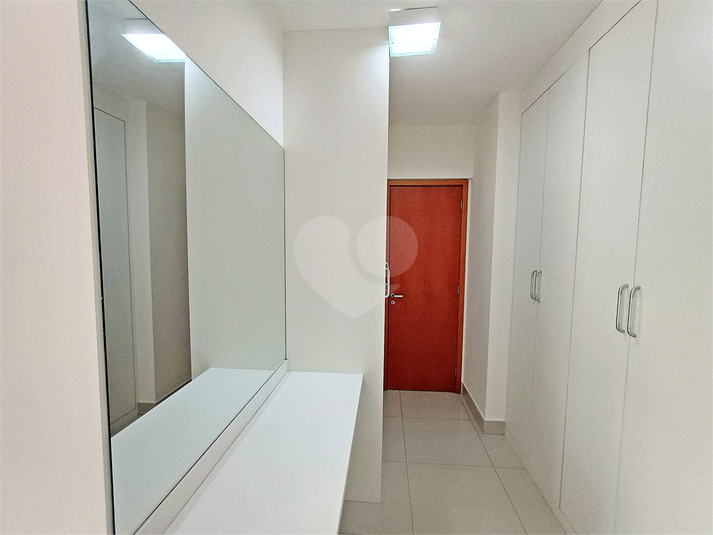 Closet 
Suíte 03