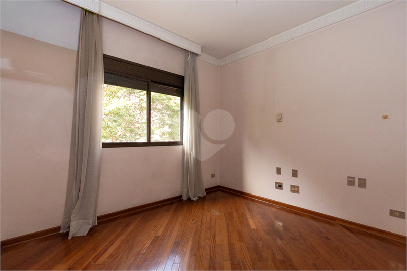 Foto REO1100191