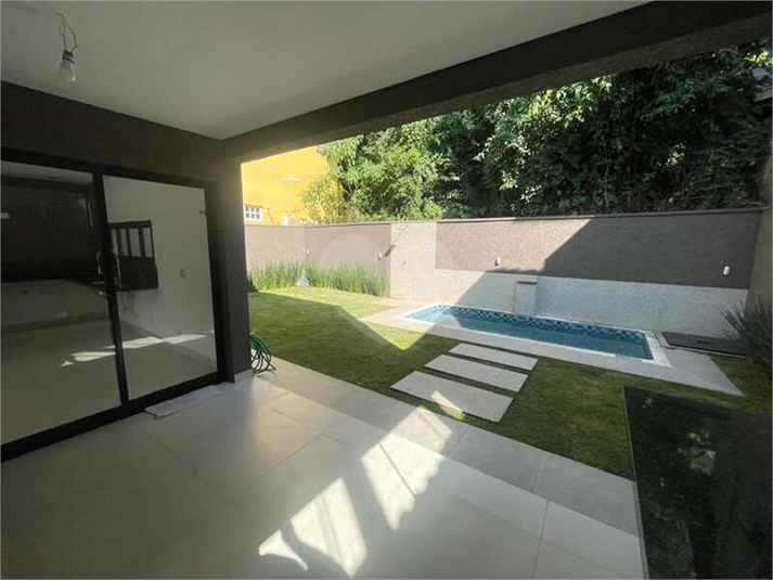 Foto REO1100682