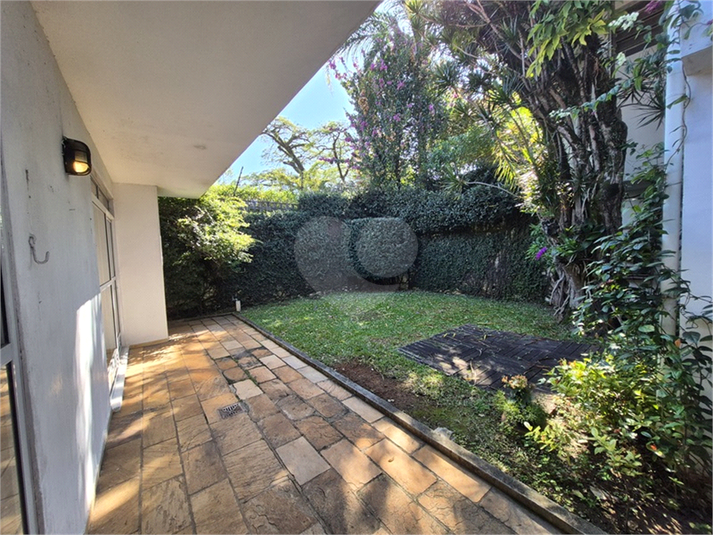 Foto REO1102425