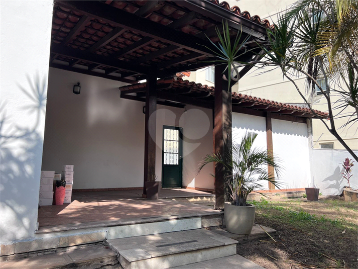 Foto REO1102631