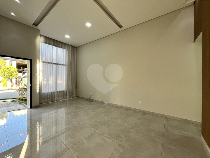 Foto REO1102702