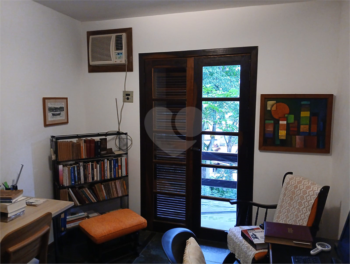 Foto REO1102839