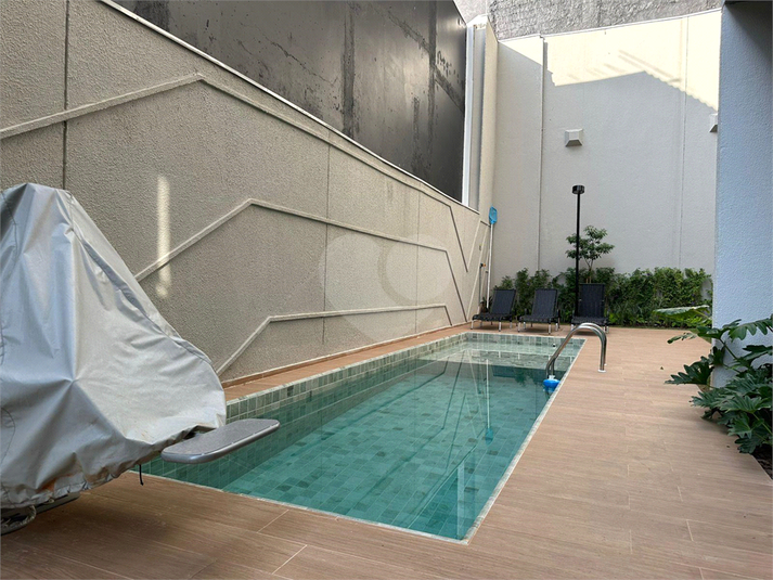 Foto REO1102855