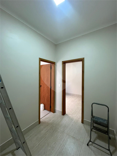 "Closet" do quarto 3, acesso ao banheiro e quarto.