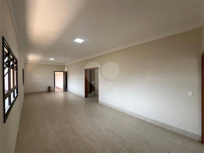 Sala ampla.