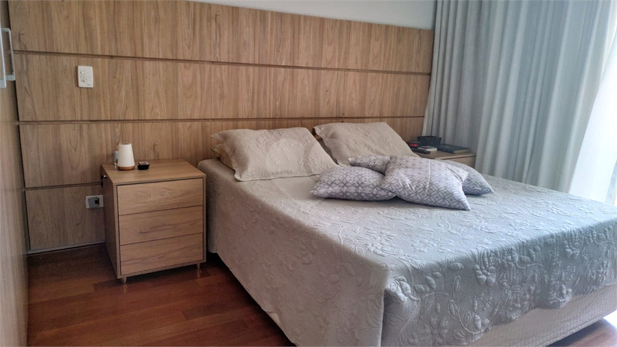 Foto REO1103077