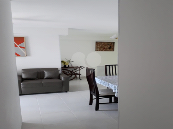 Foto REO1103161