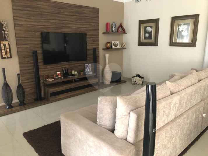Foto REO1103191
