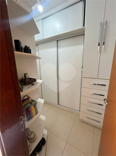 Foto REO1103333