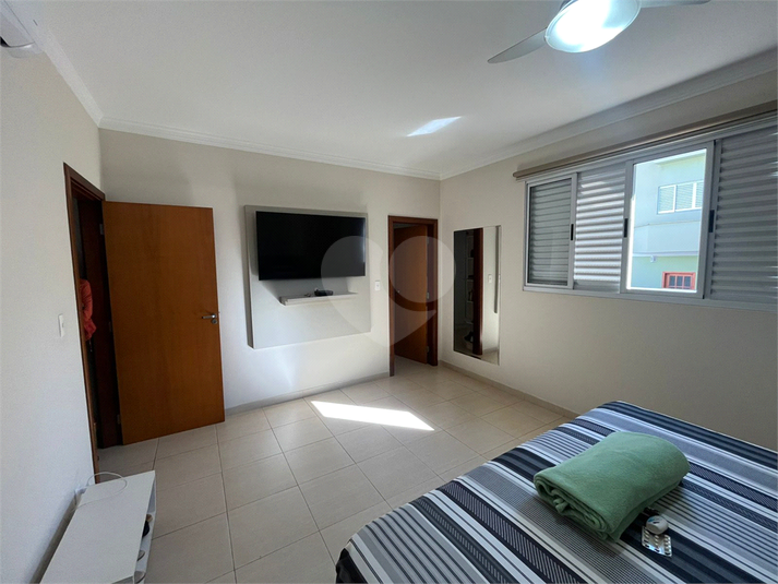 Foto REO1103333