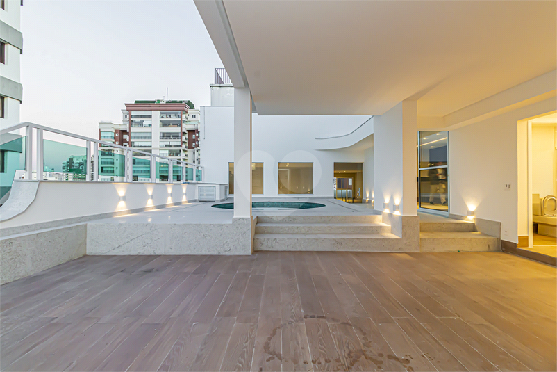 Foto REO1103464