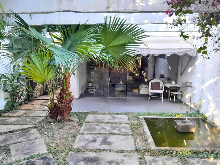 Foto REO1103492