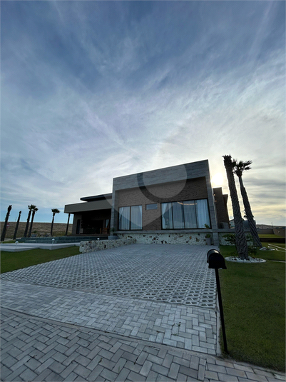 Foto REO1103758