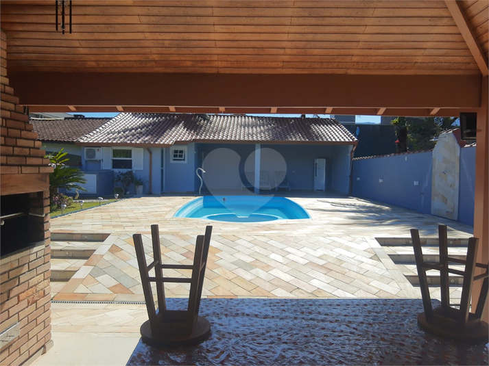 Foto REO1103957