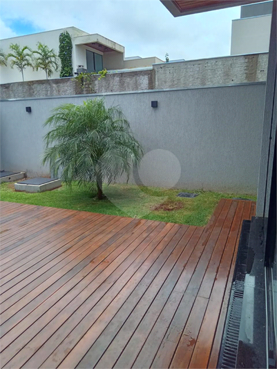 Foto REO1103975