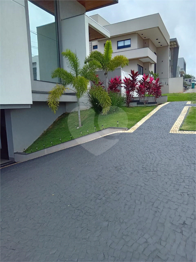 Foto REO1103975